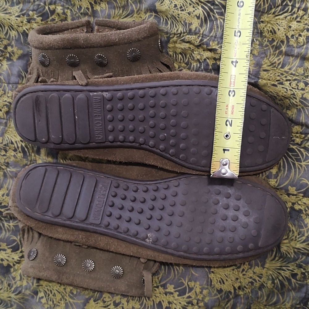 Minnetonka Moccasins size 8 (Olive Green) - Picture 6 of 7